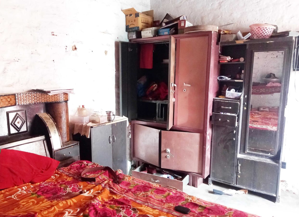 Jewelery and cash theft worth lakhs of rupees in broad daylight in Panniwala Mota, case registered