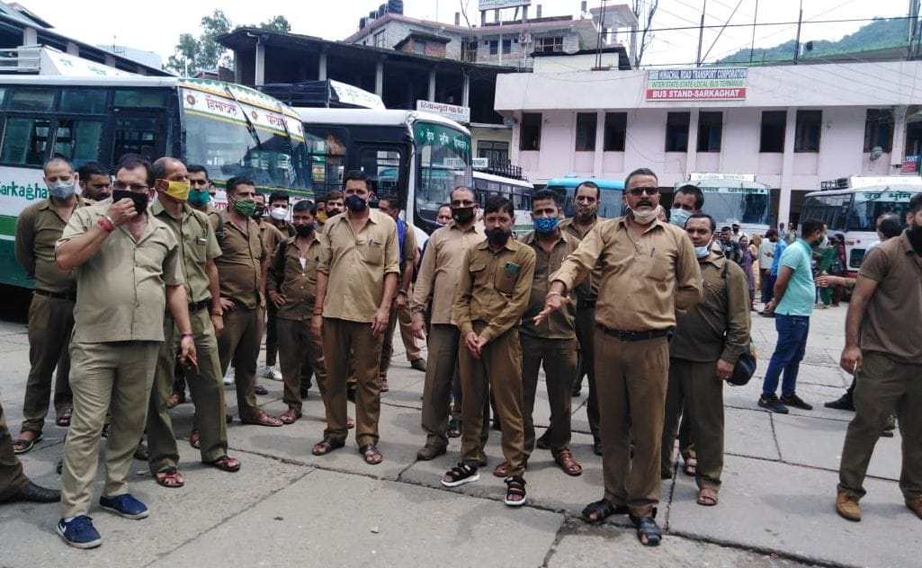 Demonstration at Sarkaghat bus stand, normal functioning in Mandi