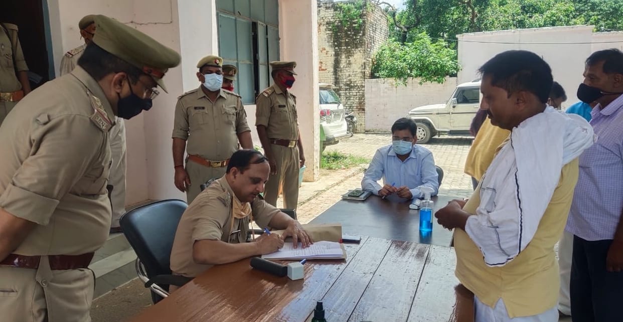 DM-SP listened to public problems in city Kotwali
