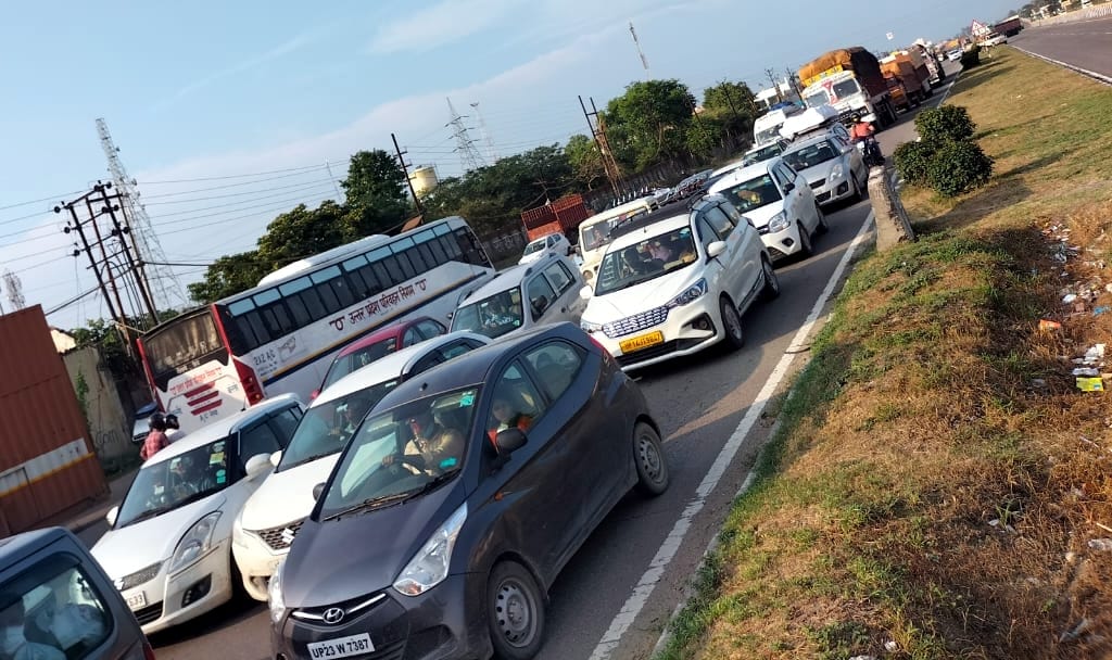 Traffic jam on the highway for three hours