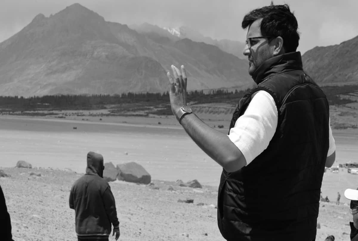Karan Malhotra celebrated his birthday working on his upcoming directorial venture Shamshera