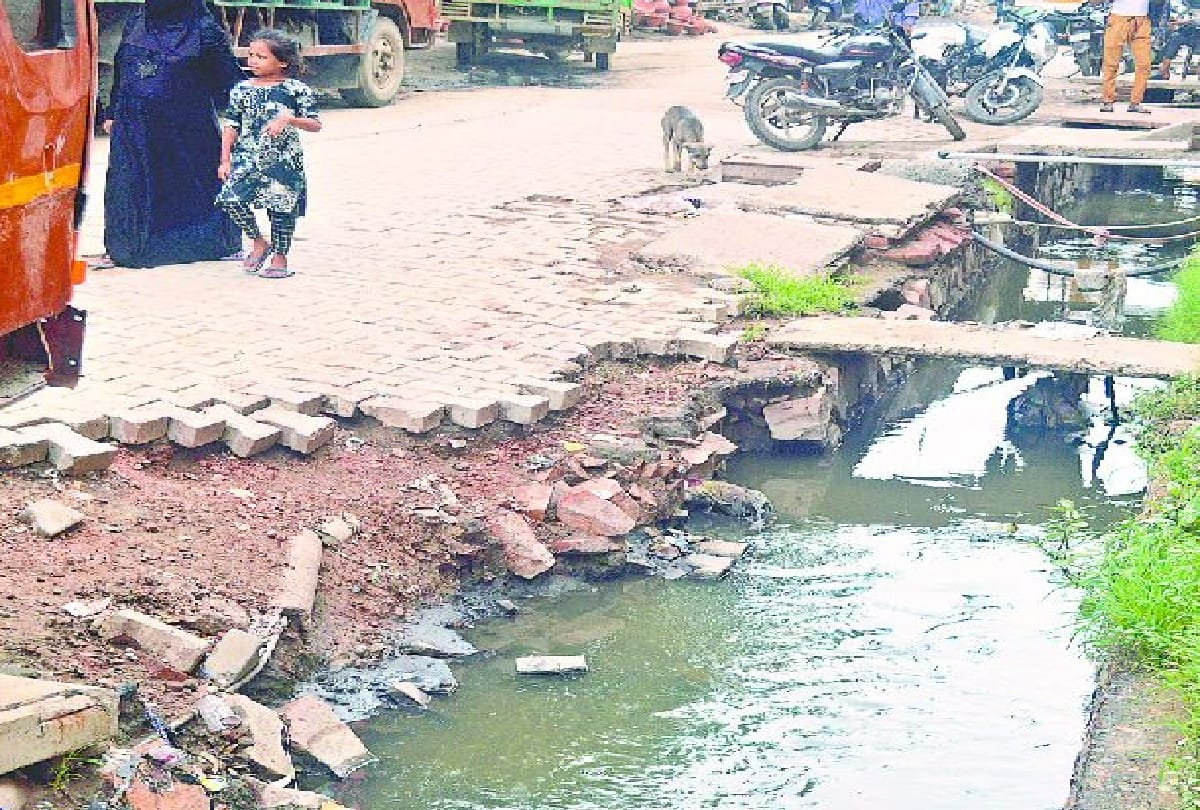 open drains are dangerous for people in agra