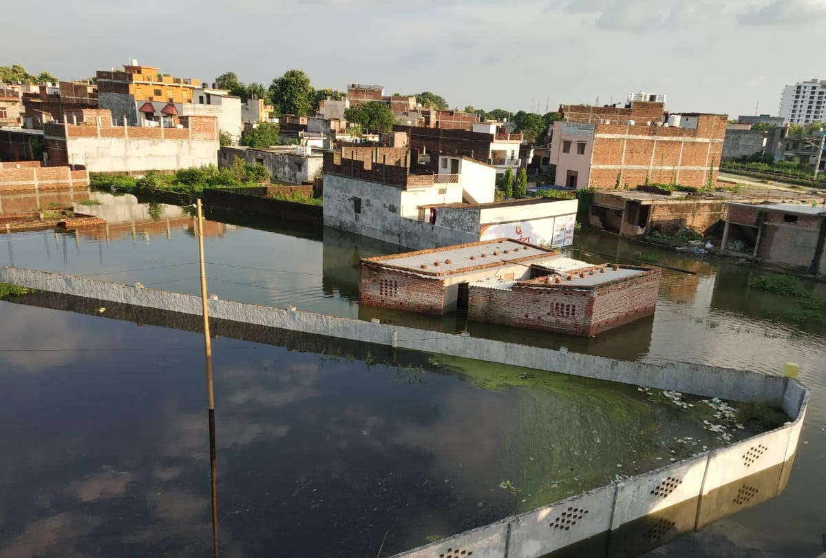 Gorakhpur water logging people still trouble due to water logging in many areas of city