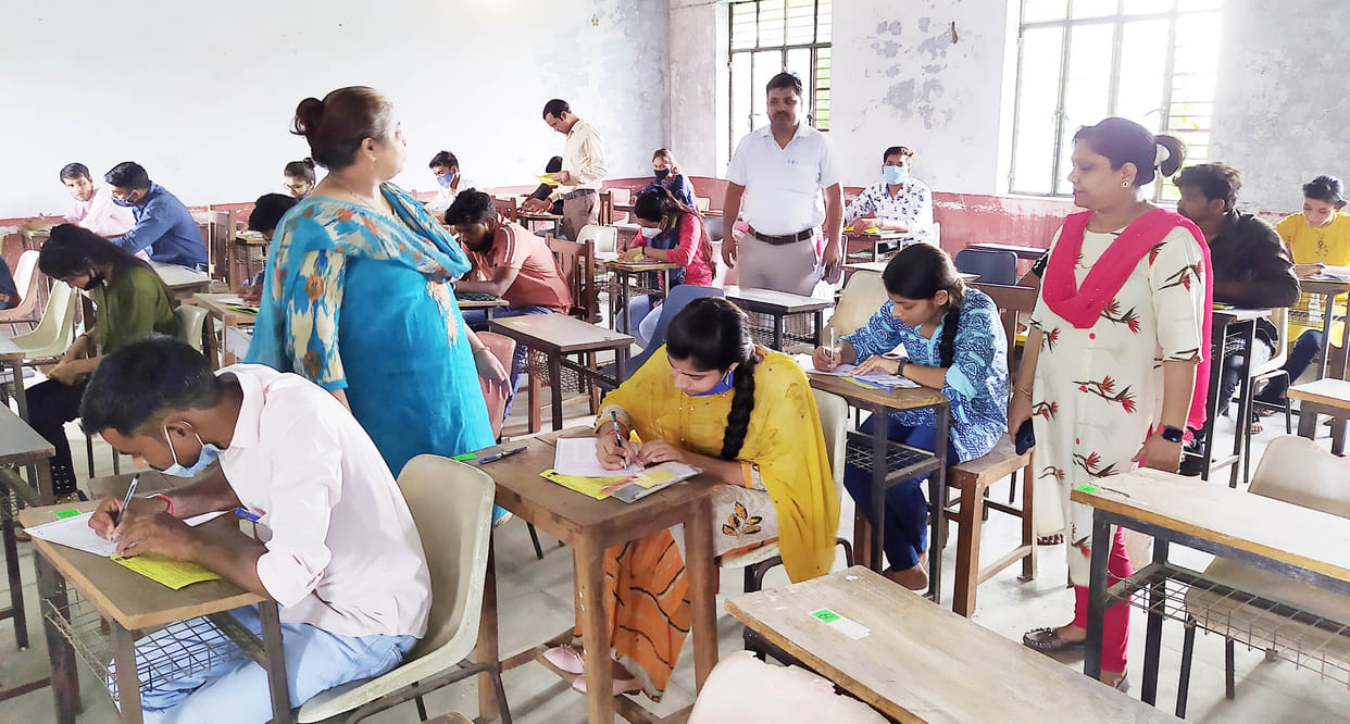 exam,hamirpur news,educated
