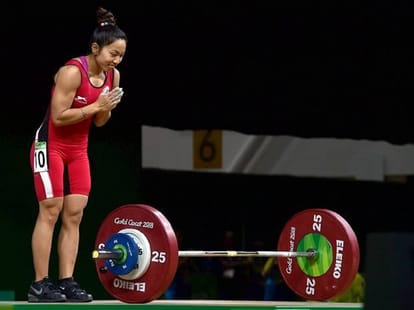 R Madhavan Reacts on seeing Olympian Mirabai Chanu eating on floor at home