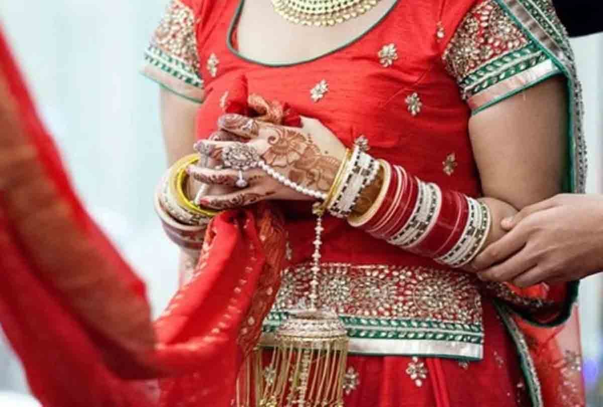 After love marriage wife ran away with jewelry, husband's senses were blown away after watching video