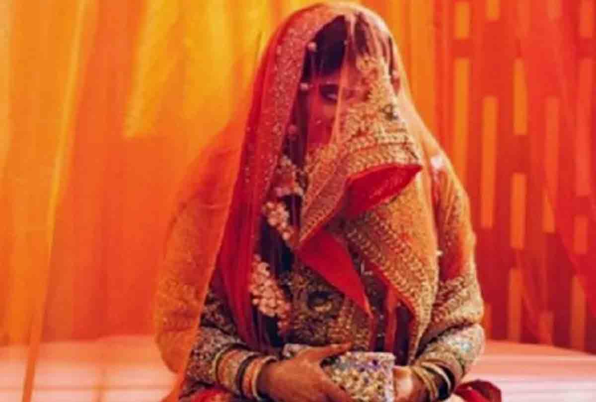 After love marriage wife ran away with jewelry, husband's senses were blown away after watching video