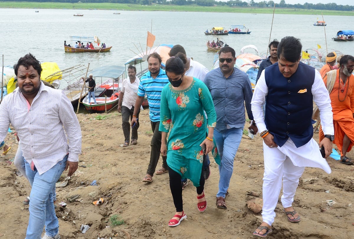 International badminton player Saina Nehwal reached Sangam beach, did boating