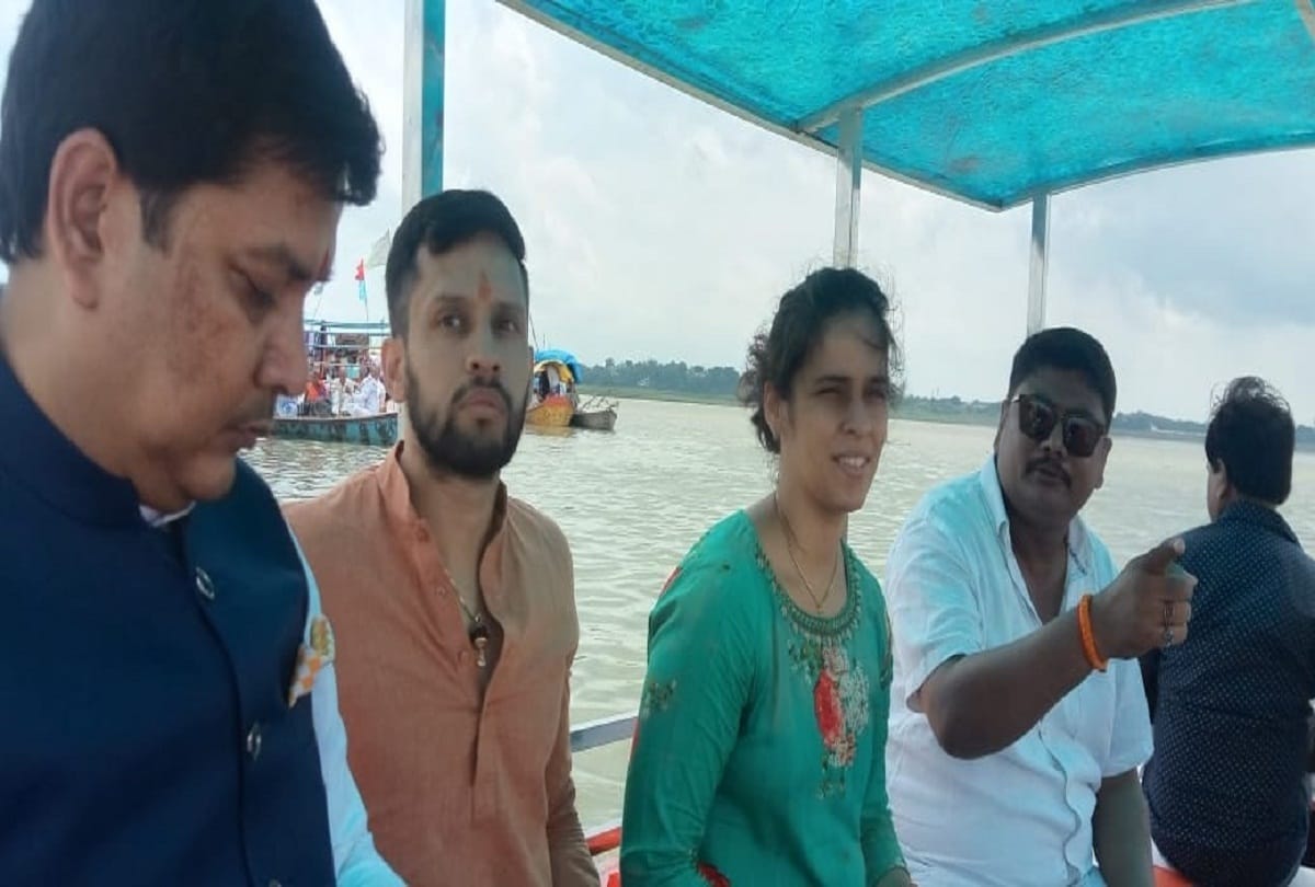 Badminton player Saina Nehwal attended the court of mother Baglamukhi
