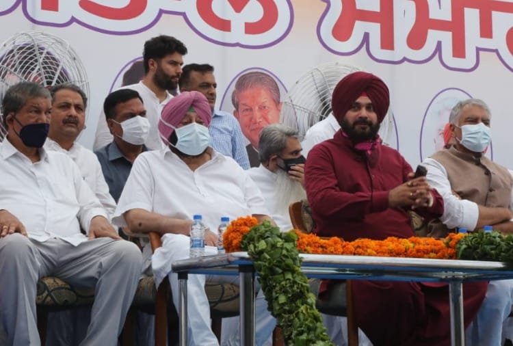 Political differences between Capt Amarinder Singh and Navjot Singh Sidhu in Punjab are not over yet