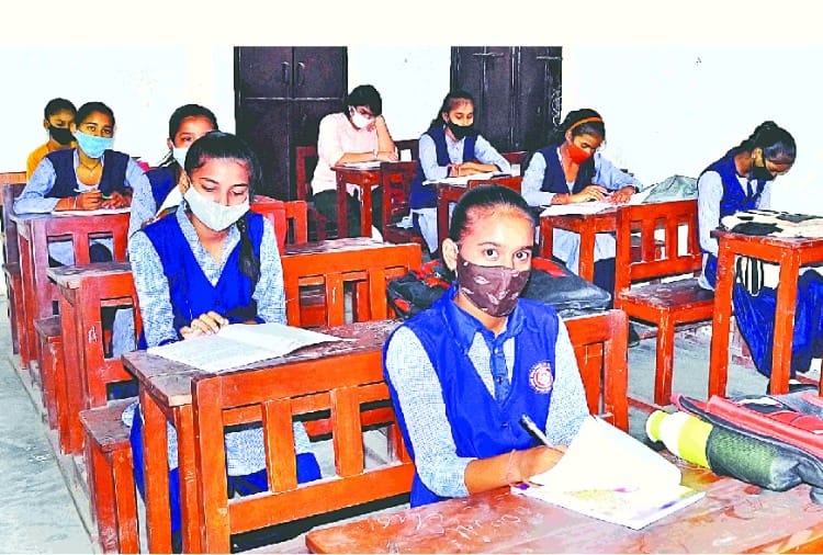 45 percent students from class 6th to 8th reached school on the first day In Haryana