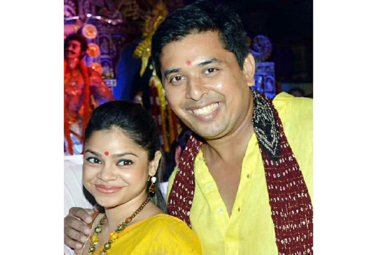 Profile: kapil on screen wife manju is dating cousin of kajol samrat mukherjee