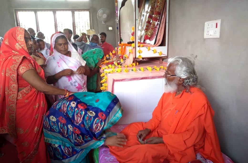 The festival of Guru Purnima celebrated with pomp in the district