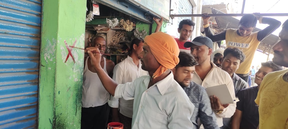 etawah news,Marks on houses, shops to widen the road