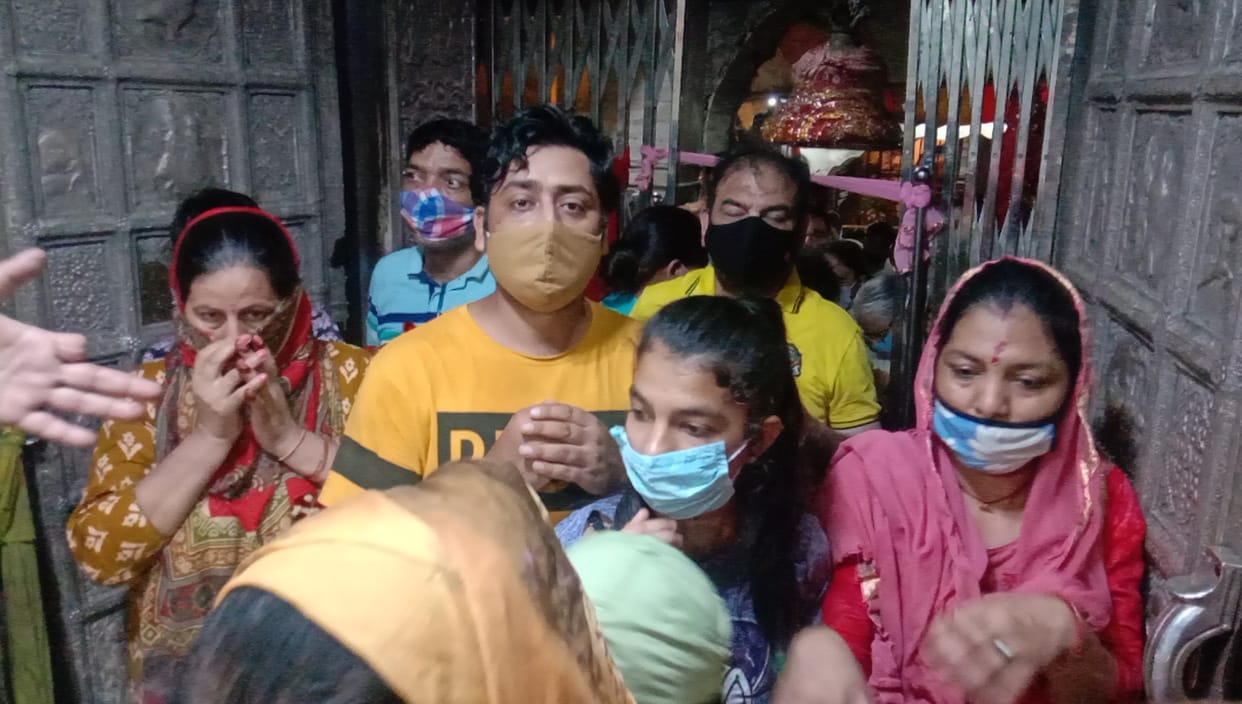 15,000 devotees bow their heads at Jwalamukhi temple
