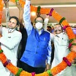 अंबेडकरनगर जिला मुख्यालय पर बसपा के राष्ट्रीय महासचिव का स्वागत करते नेता