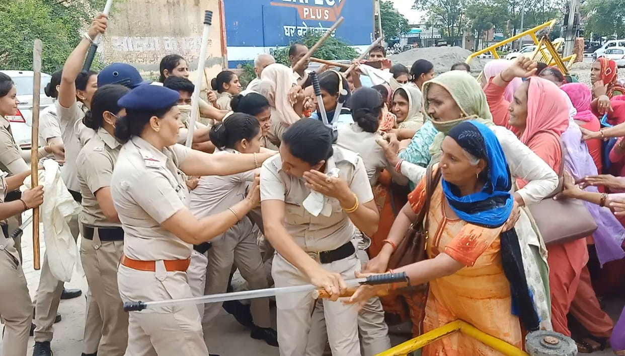 Anganwadi workers were chased for trying to enter the Minister of State's residence