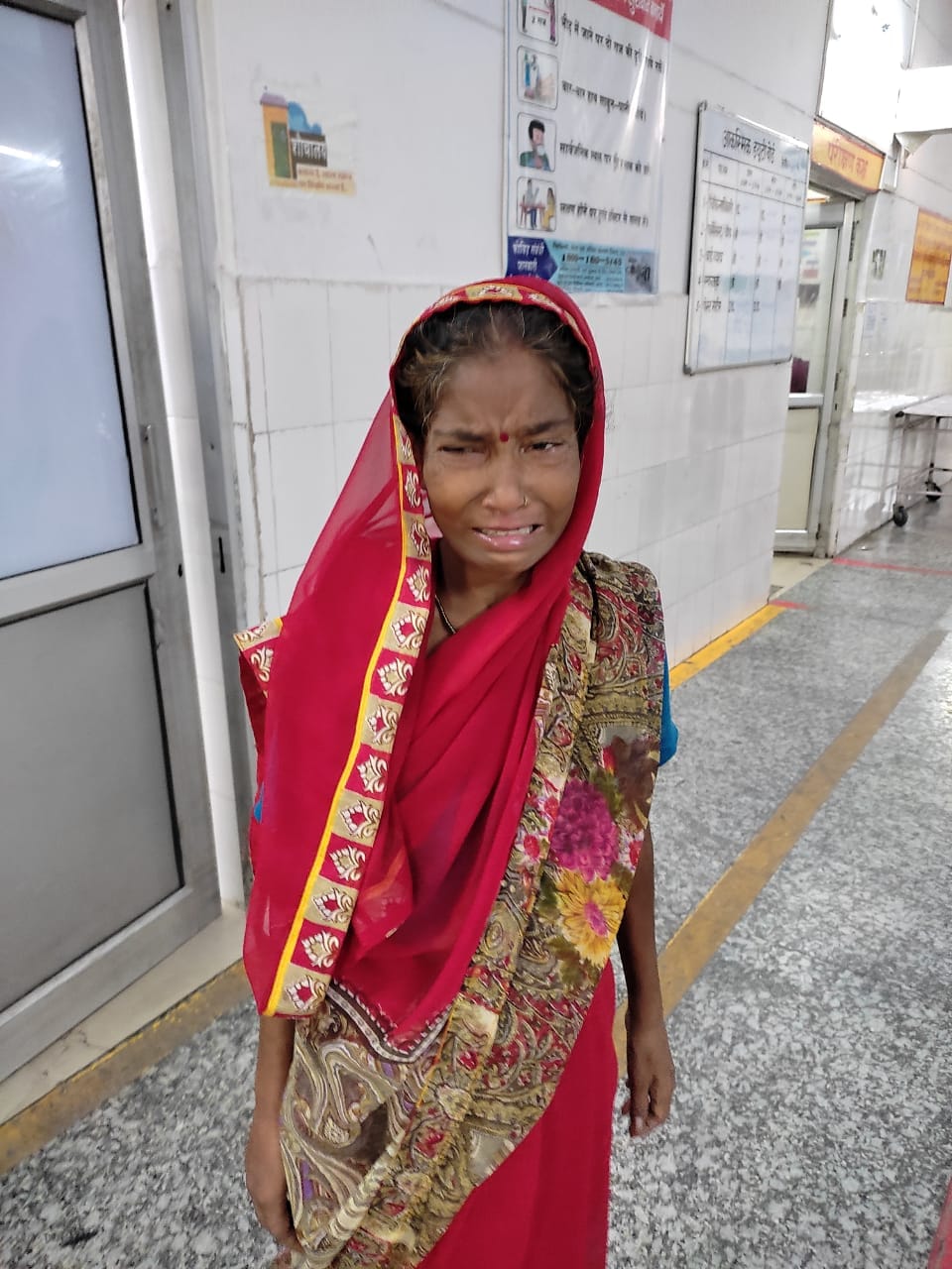 etawah news,Husband ran away leaving sick wife in hospital