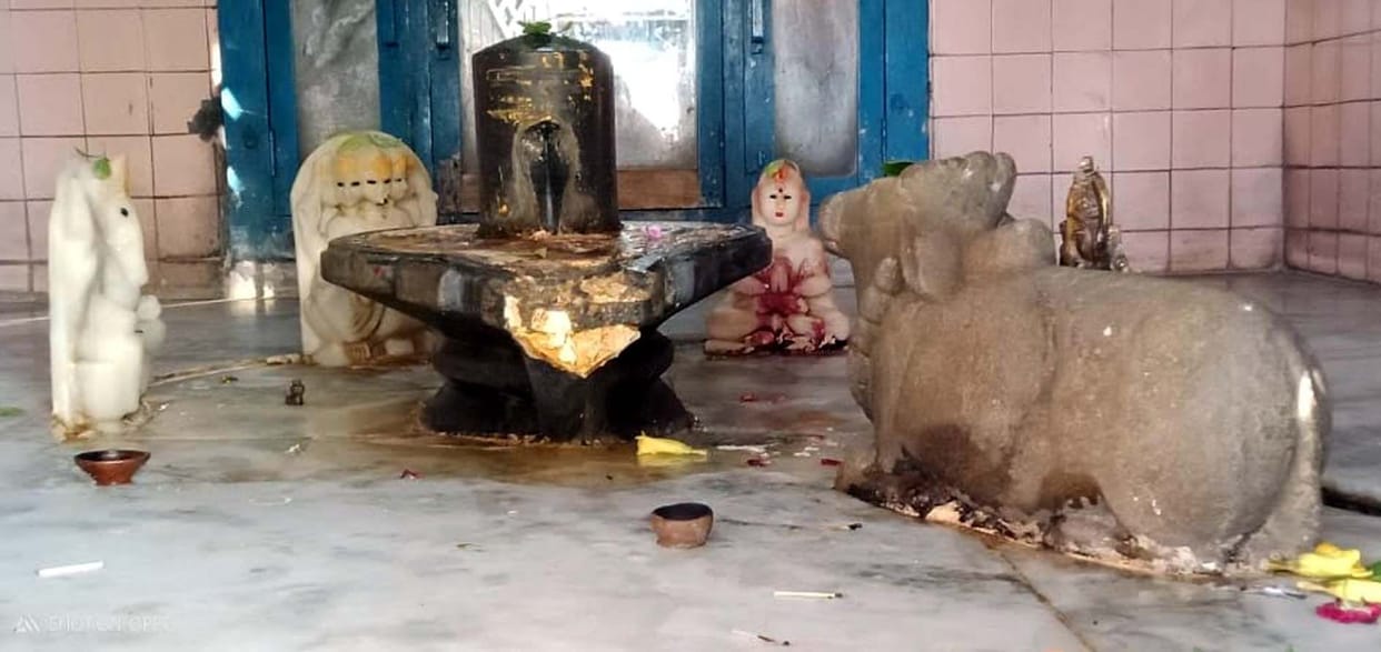 Yogeshwar temple is Dwapar carpet, was established five thousand years ago