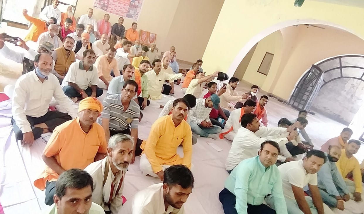 Hand over the temples of Kashi and Mathura to Hindu society