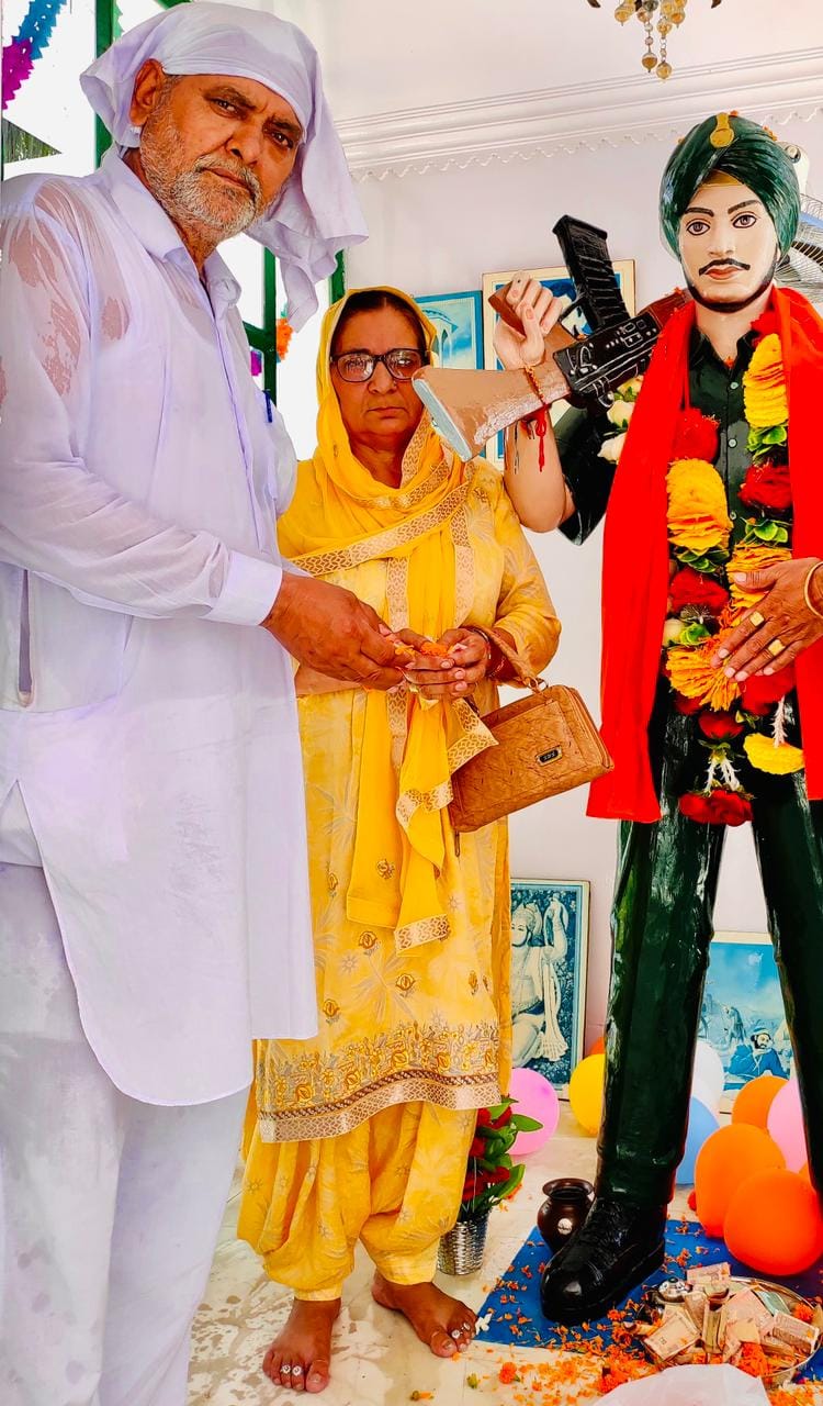 The family cherished the memories of the martyr, waiting for the fulfillment of the government promises even after 22 years