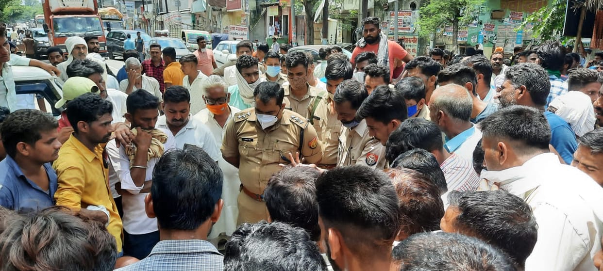 Inter student dies due to current, relatives jammed