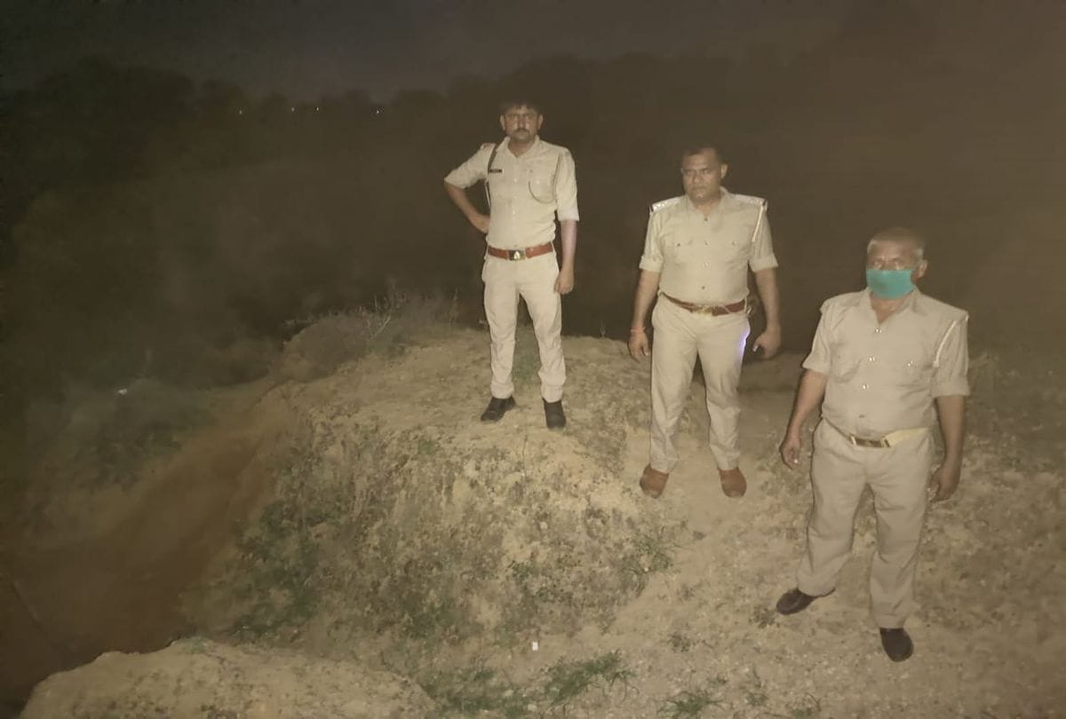 body of three year old child found buried in beehad agra
