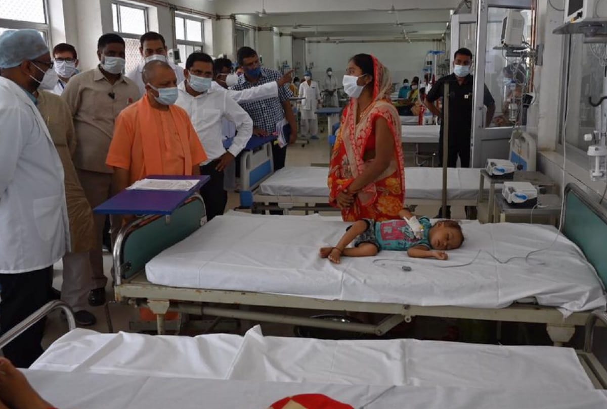 CM Yogi in Ayodhya: Asked the patients - what happened, medicine is working, drink hot water after cooling...