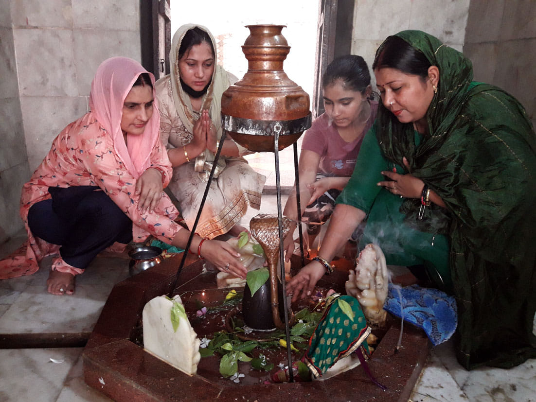 On the first day of Sawan, the pagoda echoed with the chants of Mahadev