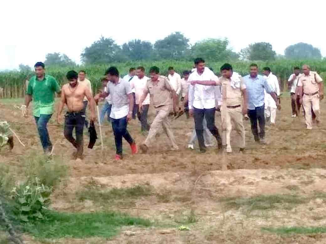 The miscreants were trying to flee to Gandhinagar, Gujarat after robbing the car.