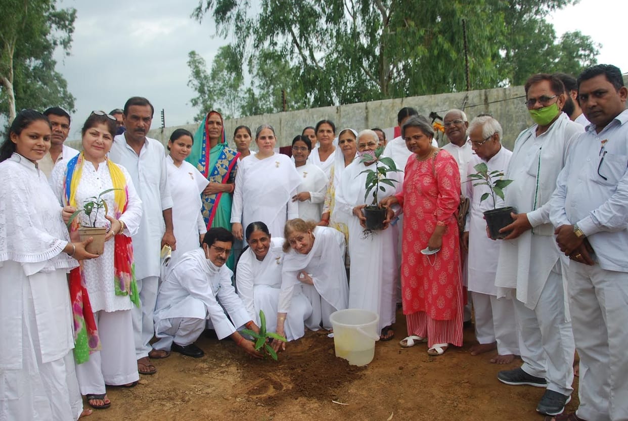 Calling every person to plant five saplings in Morna