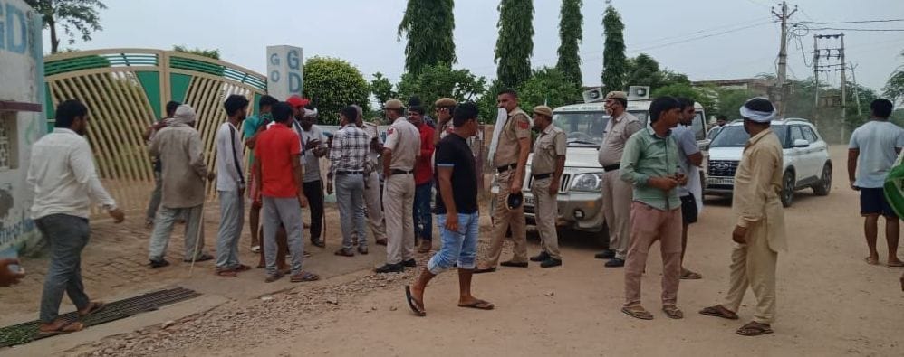 Farmer protest against pm modi brodcaset in  bjp  program