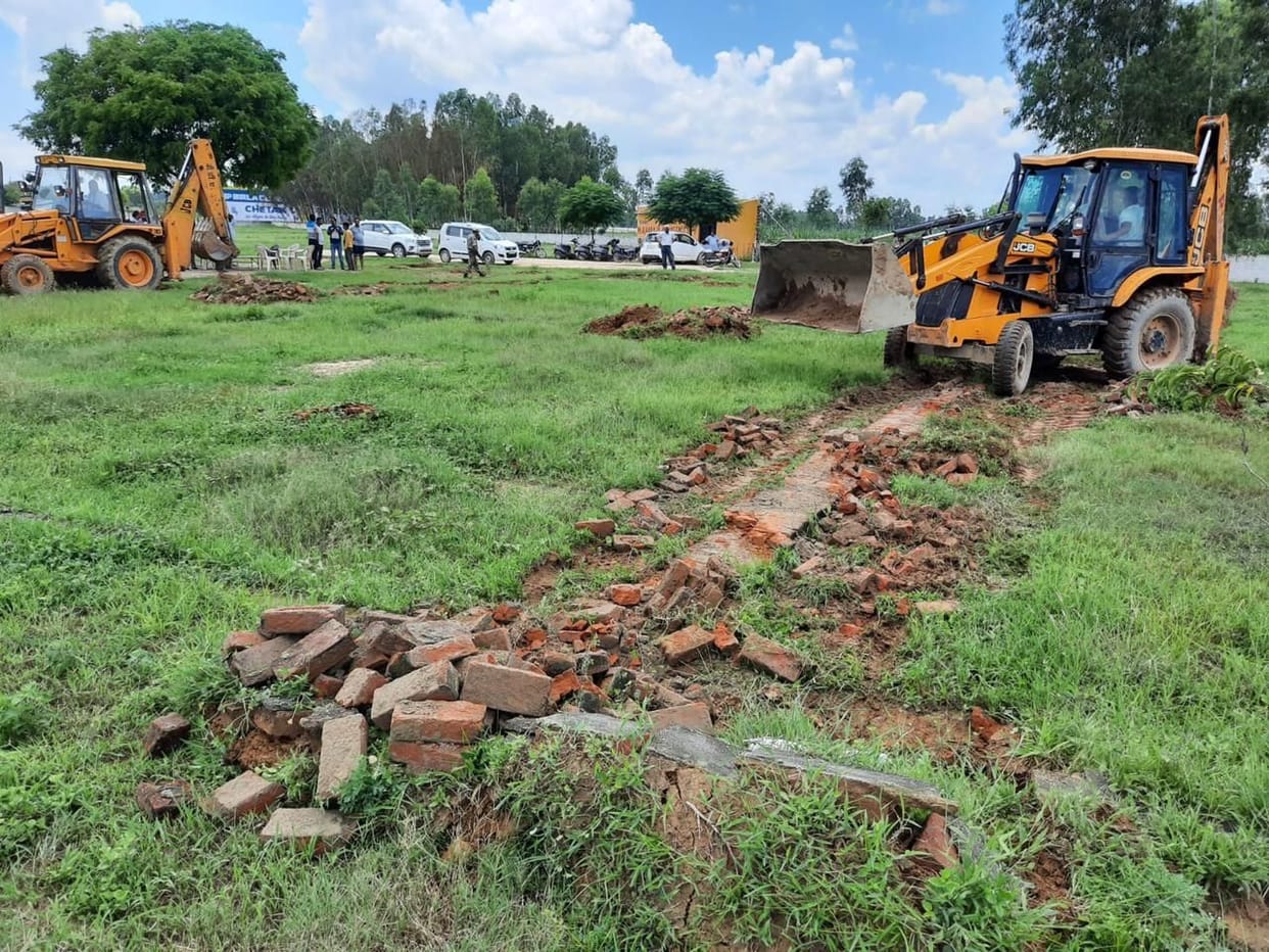 bulldozar on illegal colony