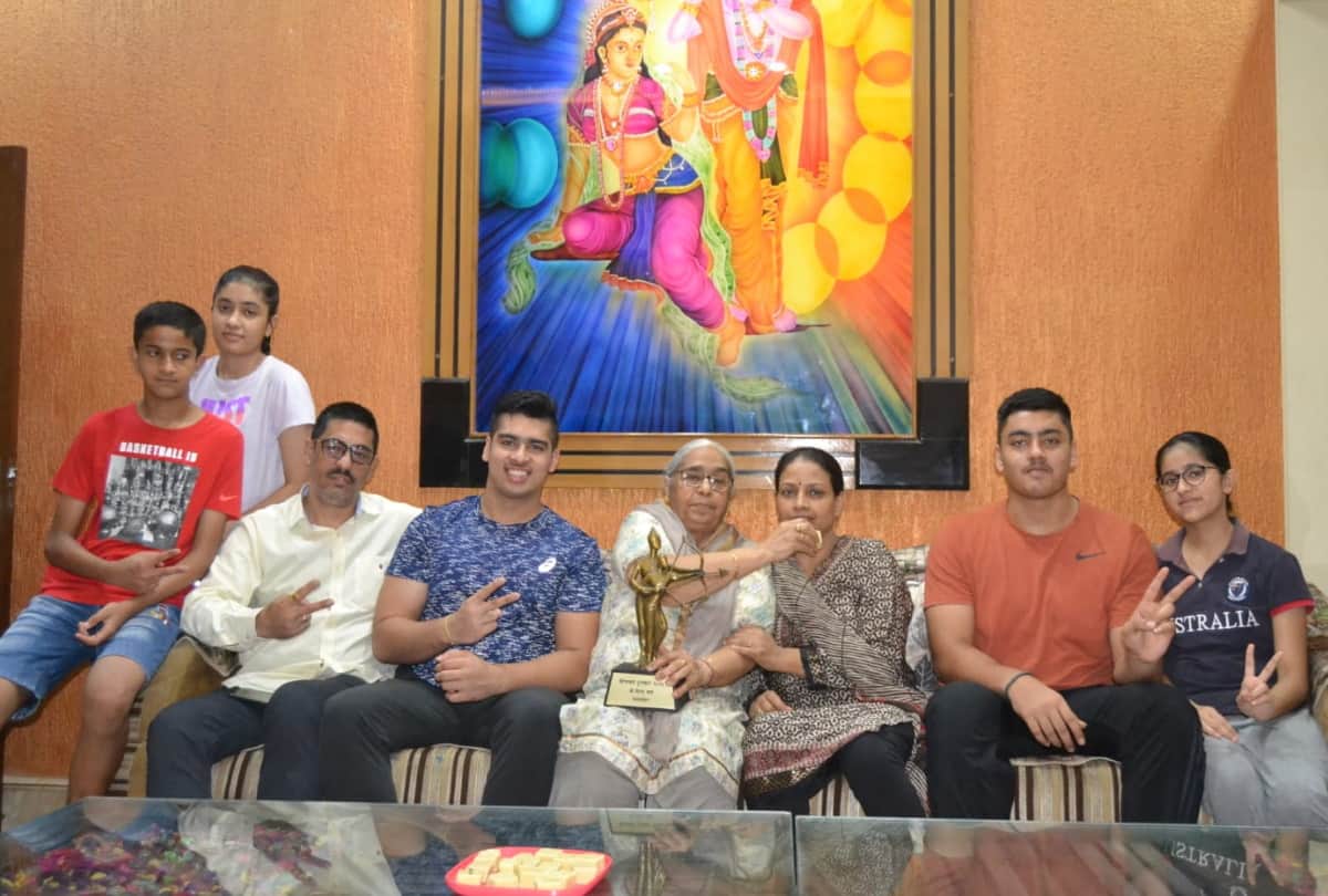 Olympics 2021 modinagar coach vijay help meera bai chanu to win silver medal in tokyo olympics know about her coach family