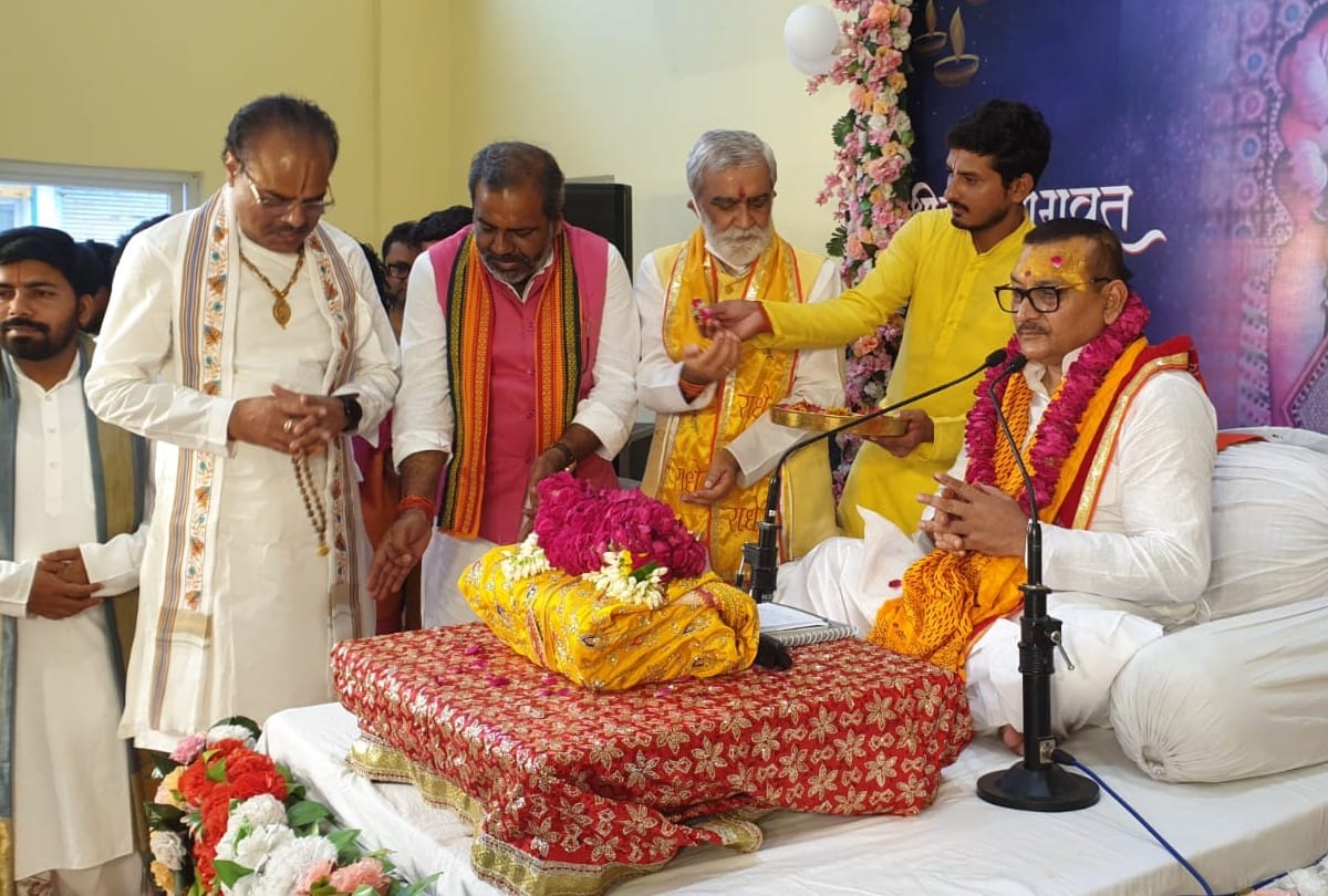 Former DGP of Bihar Gupteshwar Pandey became spiritual narrator in Mathura