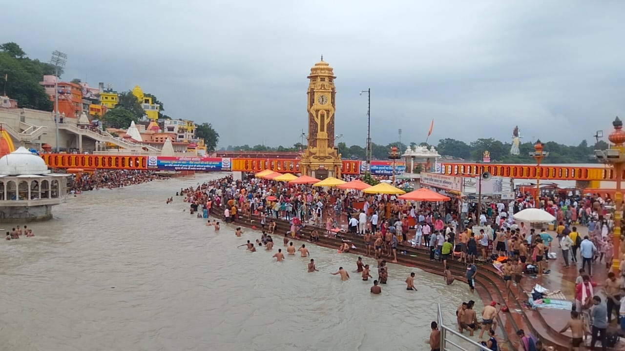 uttarakhand news: huge ruse for ganga snan in haridwar, devotee covid rules violation watch photos
