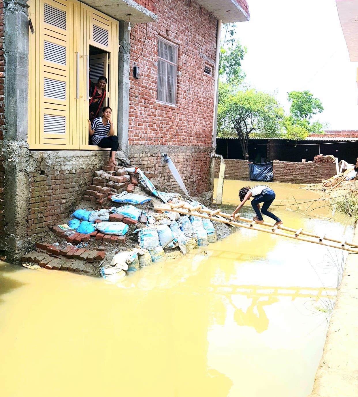 Ishan River: Many houses damaged due to waterlogging, loss of lakhs of rupees