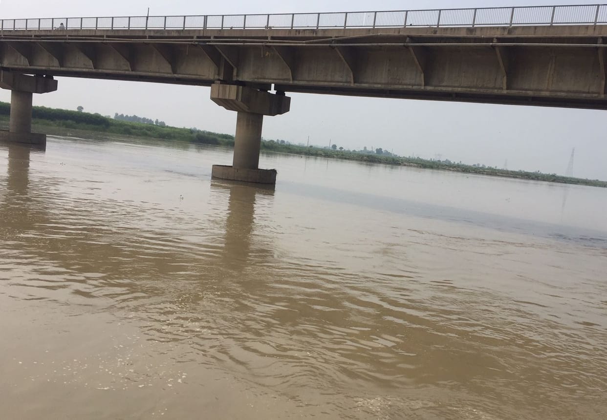 the concern of 15 villeges has increased due to rise in water level of 1.89 cusecs released in yamuna