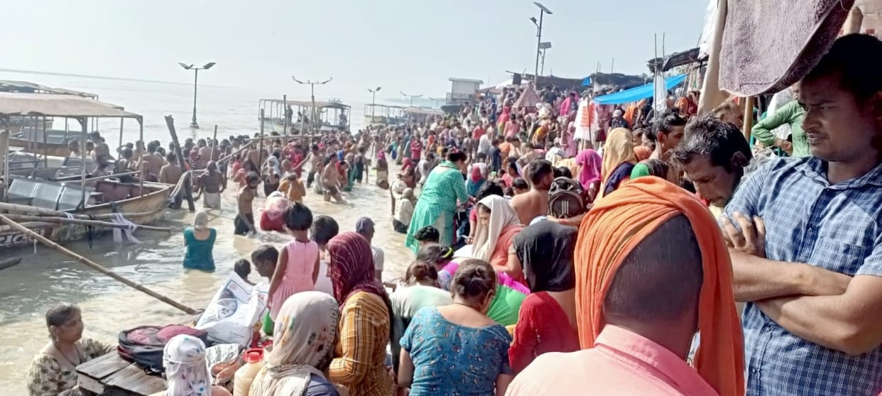 Devotees take a dip of faith on Guru Purnima