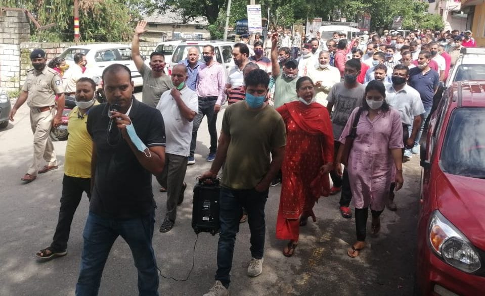 Now the businessman will burn the mannequin in jogindernagar