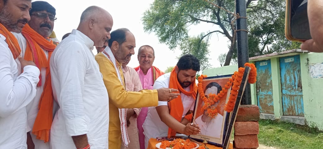 Ballia: Minister heard problems, discussed on upcoming assembly elections