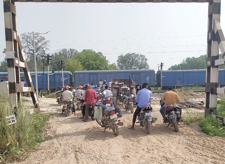 Overbridge to be built at railway gate