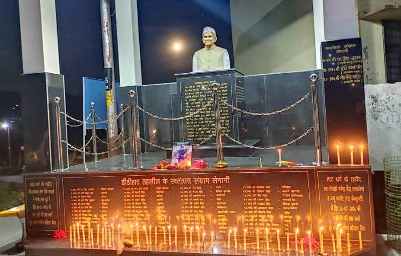 Tribute paid to martyr Gajendra Singh Sankania by taking out candle rally