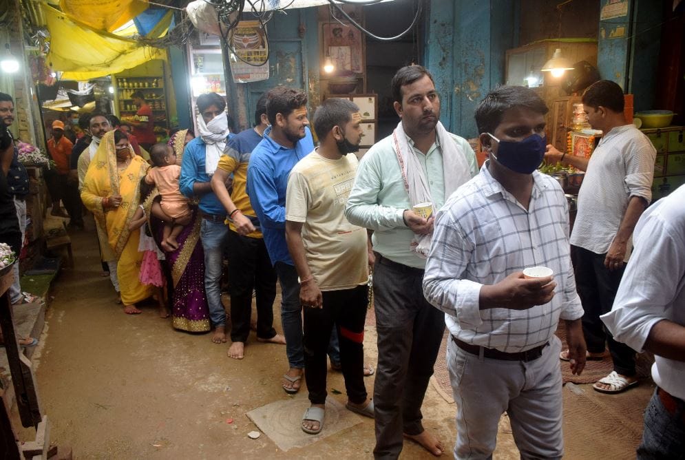 Kashi Vishwanath Temple common devotees faced trouble On first day of Sawan 2021 in varanasi due to one gate close