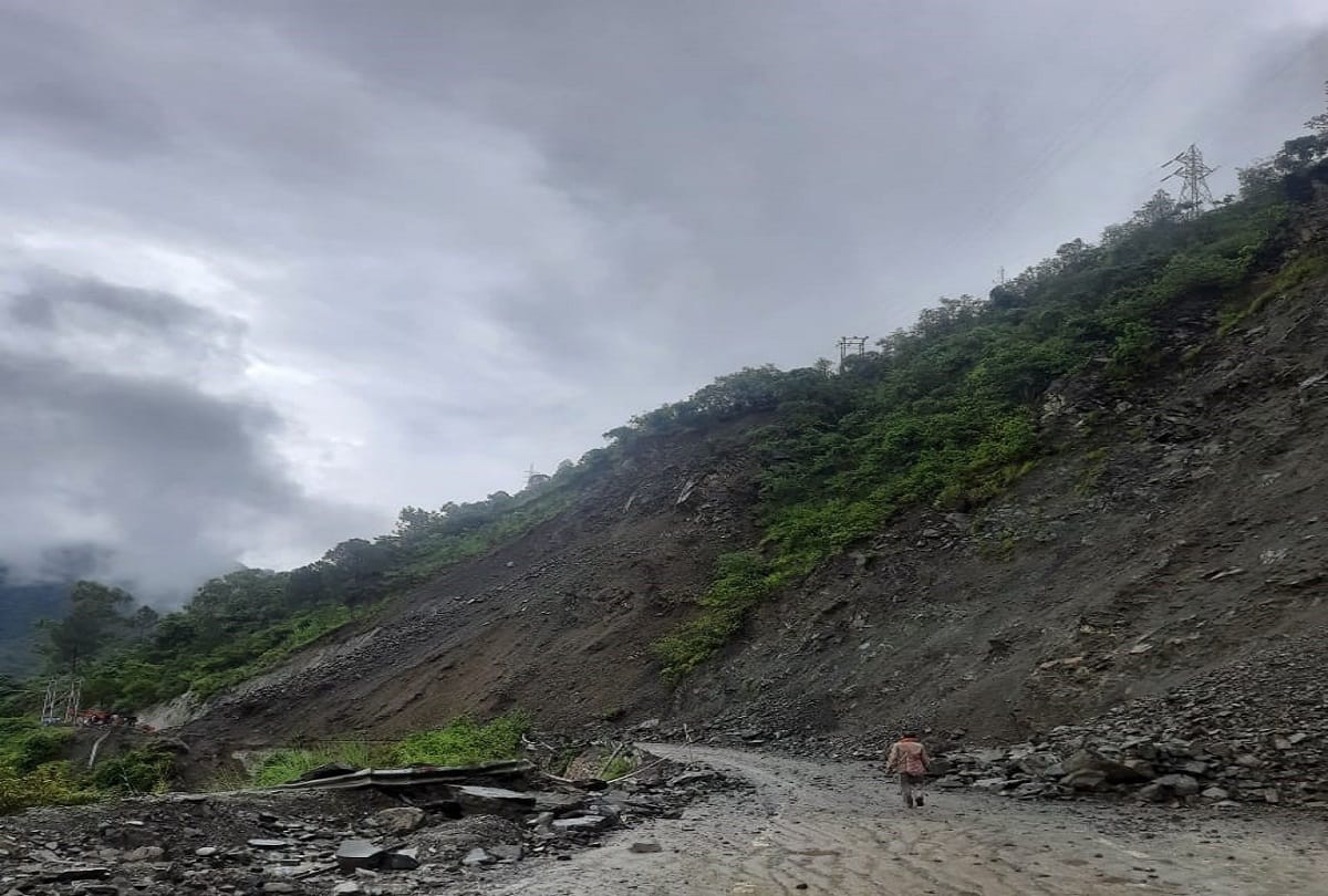 Rain triggered landslide hits coal mine in Pakistan, kills 4 workers