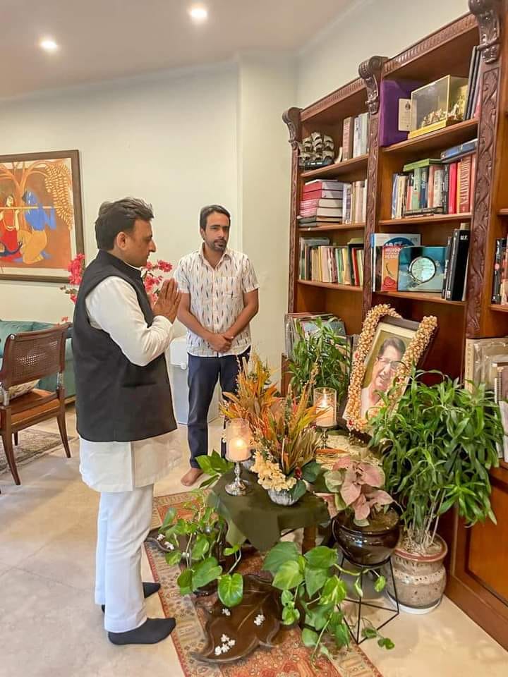 Akhilesh Yadav pays tribute to Chaudhary Ajit Singh