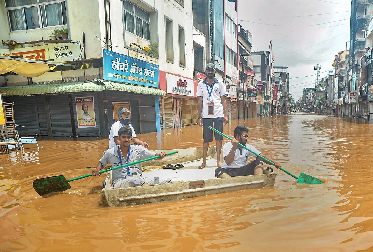 See photos: Roads built in Sangli district of Maharashtra, flood water of Krishna river filled many villages