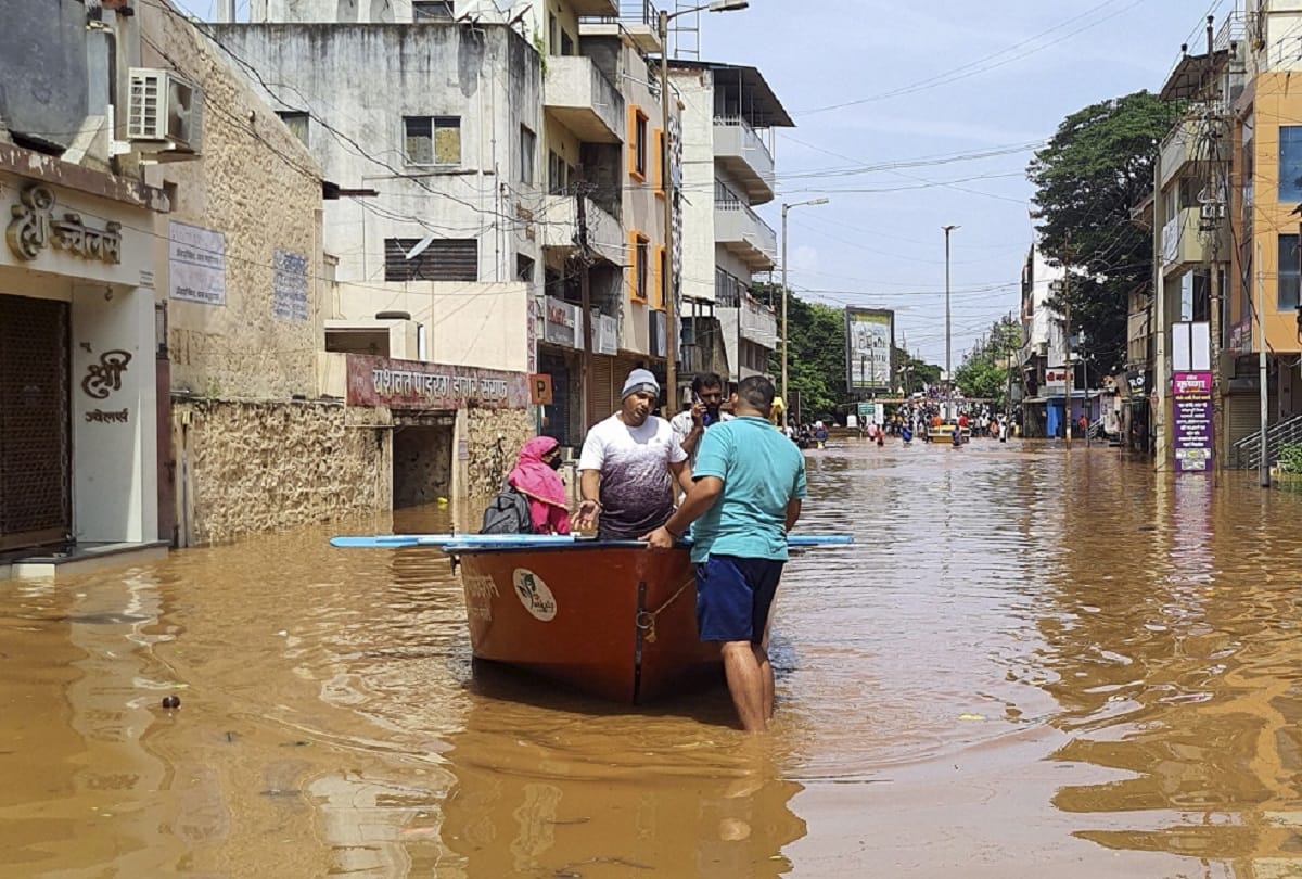 See photos: Roads built in Sangli district of Maharashtra, flood water of Krishna river filled many villages