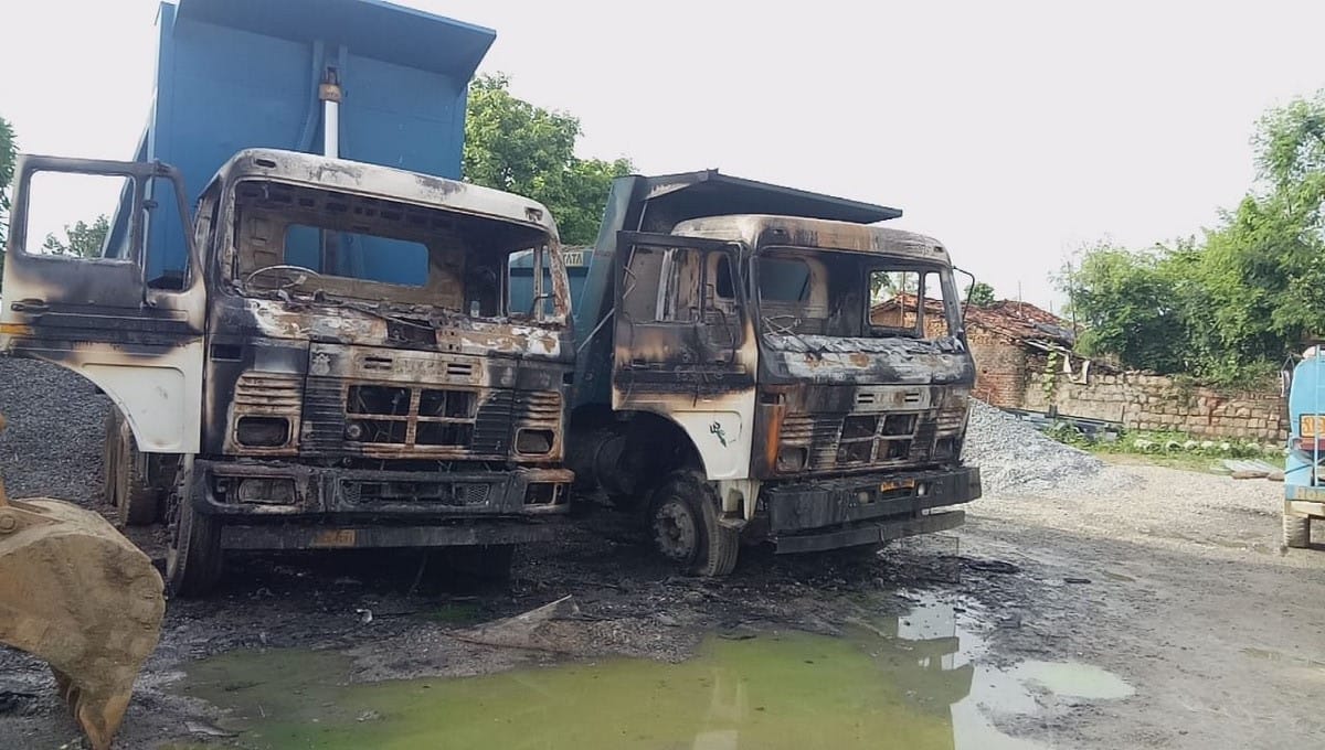 Naxalites attacked at company office camp of building highway vandalized vehicles fire near sonbhadra