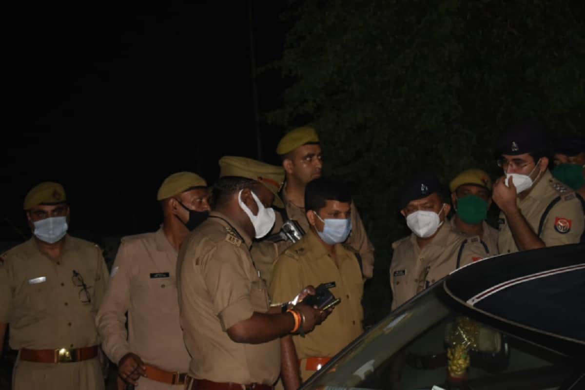 UP News: A young man has shot his father dead in Meerut and see photos